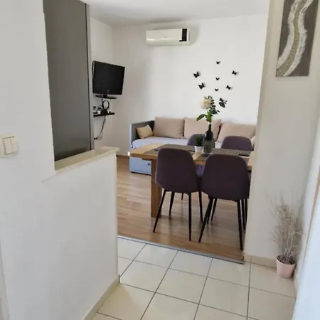 In Mit Parkplatz- Schoene Aussicht By Interhome *